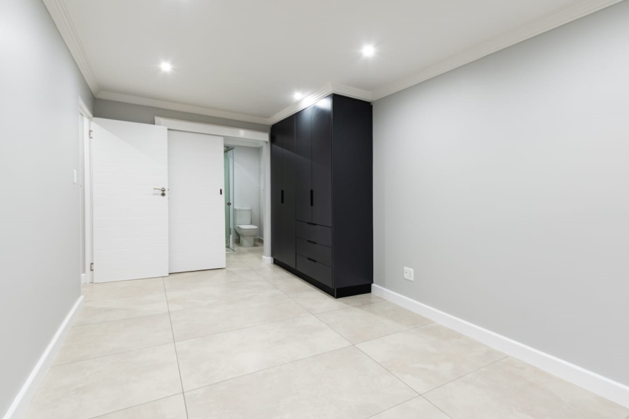 To Let 3 Bedroom Property for Rent in Outeniquasbosch Western Cape